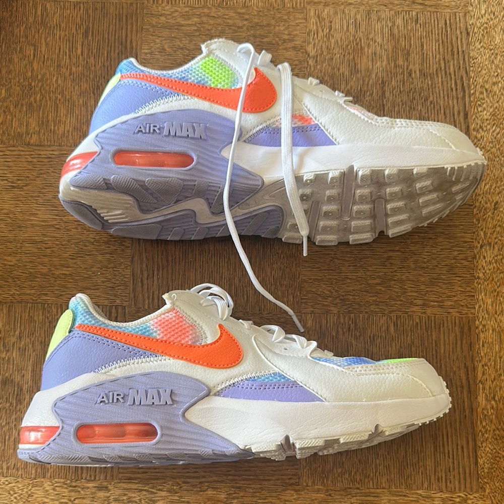 Nike AirMax White and Orange Athletic Shoes Modern Silhouette
